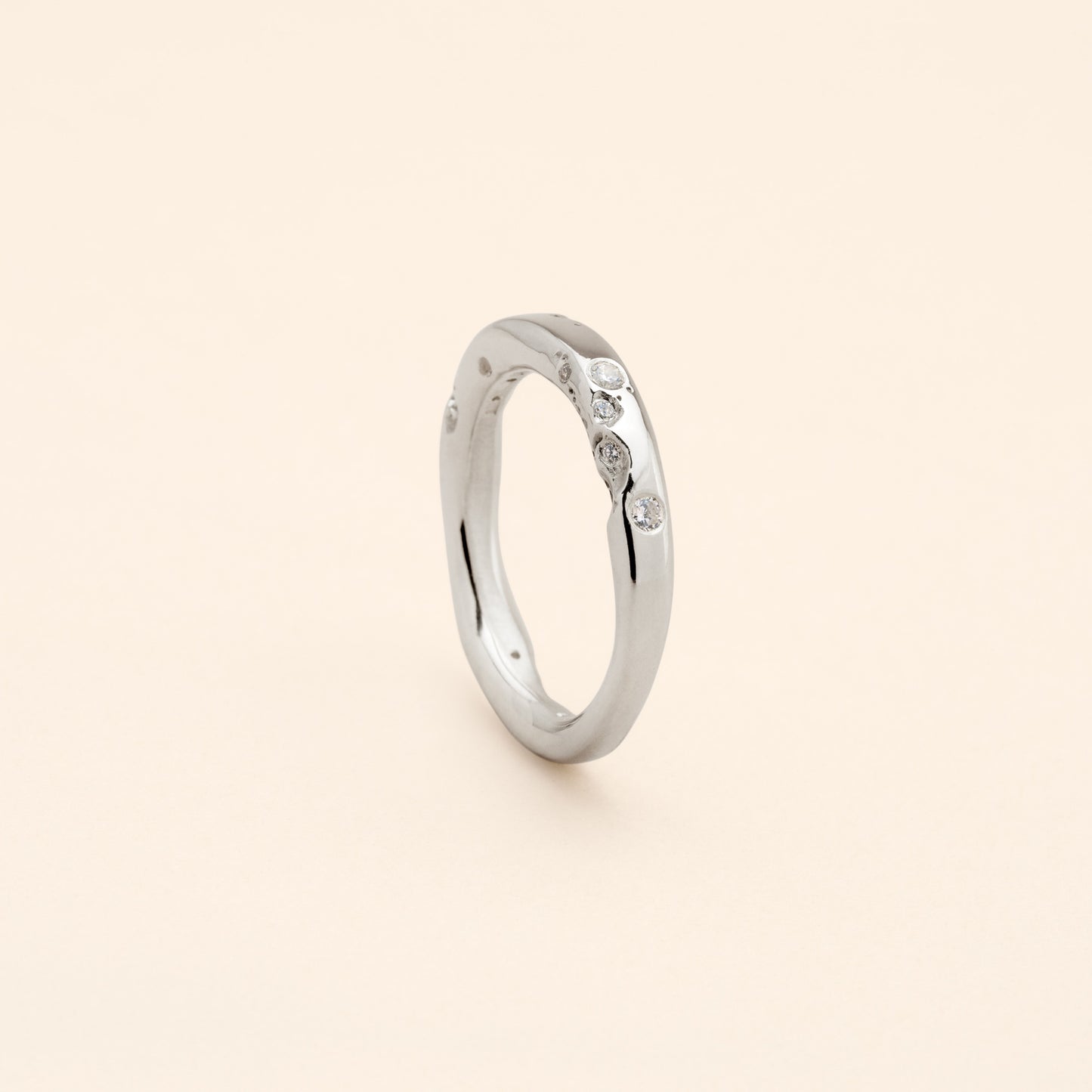 Ring Lept round, white gold with diamonds